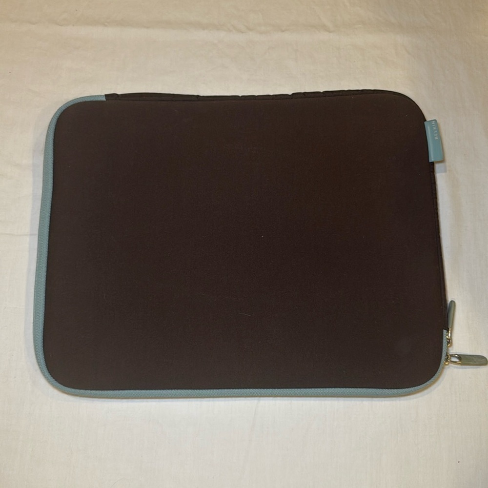 Belkin Neoprene Brown and Blue Laptop Zipper Case Fits 15in Laptops EUC